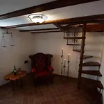 Altes Faehrhaus Anno 1 6 3 3 - Traumferienwohnung In Exponierter Moselufer-lage By Interhome ترابن ترارباخ