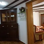 Altes Faehrhaus Anno 1 6 3 3 - Traumferienwohnung In Exponierter Moselufer-lage By Interhome شقة