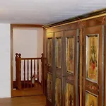 Altes Faehrhaus Anno 1 6 3 3 - Traumferienwohnung In Exponierter Moselufer-lage By Interhome ترابن ترارباخ