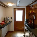 Altes Faehrhaus Anno 1 6 3 3 - Traumferienwohnung In Exponierter Moselufer-lage By Interhome شقة