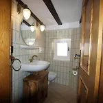 Altes Faehrhaus Anno 1 6 3 3 - Traumferienwohnung In Exponierter Moselufer-lage By Interhome شقة *