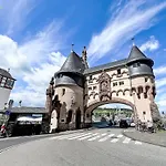 شقة Altes Faehrhaus Anno 1 6 3 3 - Traumferienwohnung In Exponierter Moselufer-lage By Interhome *