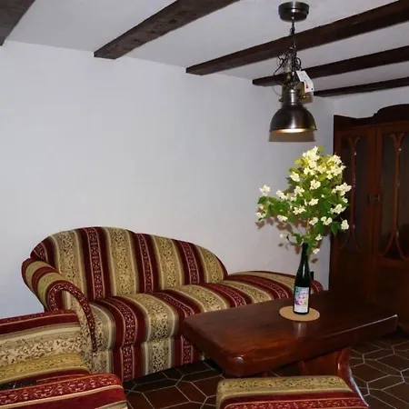 Apartamento Altes Faehrhaus Anno 1 6 3 3 - Traumferienwohnung In Exponierter Moselufer-lage By Interhome