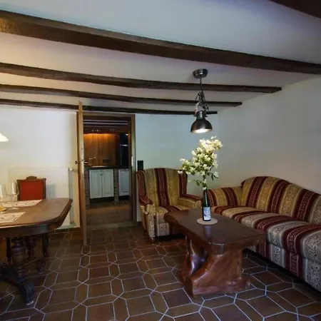 Altes Faehrhaus Anno 1 6 3 3 - Traumferienwohnung In Exponierter Moselufer-lage By Interhome Apartamento