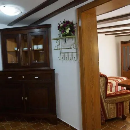 Altes Faehrhaus Anno 1 6 3 3 - Traumferienwohnung In Exponierter Moselufer-lage By Interhome Appartement