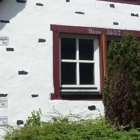 Altes Faehrhaus Anno 1 6 3 3 - Traumferienwohnung In Exponierter Moselufer-lage By Interhome Appartement Verbandsgemeinde Traben-Trarbach
