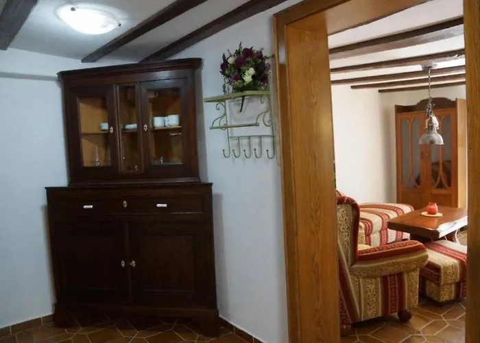 Altes Faehrhaus Anno 1 6 3 3 - Traumferienwohnung In Exponierter Moselufer-lage By Interhome Apartamento