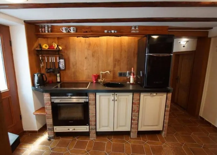 Apartamento Altes Faehrhaus Anno 1 6 3 3 - Traumferienwohnung In Exponierter Moselufer-lage By Interhome