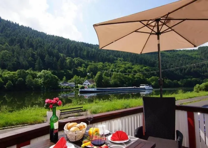 Altes Faehrhaus Anno 1 6 3 3 - Traumferienwohnung In Exponierter Moselufer-lage By Interhome Apartamento *