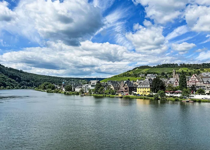 Altes Faehrhaus Anno 1 6 3 3 - Traumferienwohnung In Exponierter Moselufer-lage By Interhome *